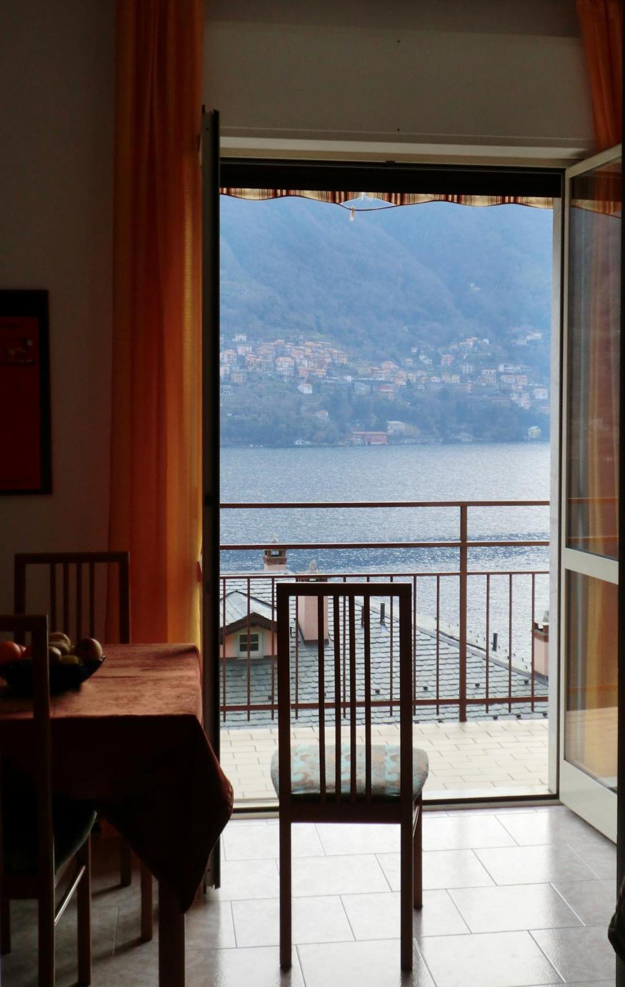 Appartamenti La Porta Sul Lago Laglio Room photo